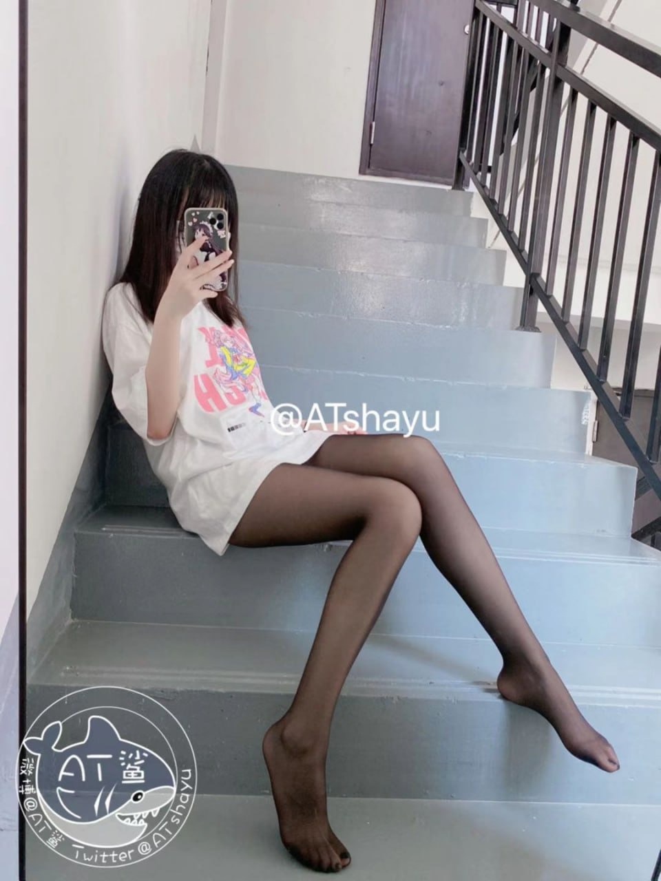图片[1]-AT鲨 – NO.044 楼道里的黑丝[44P]-XikXak